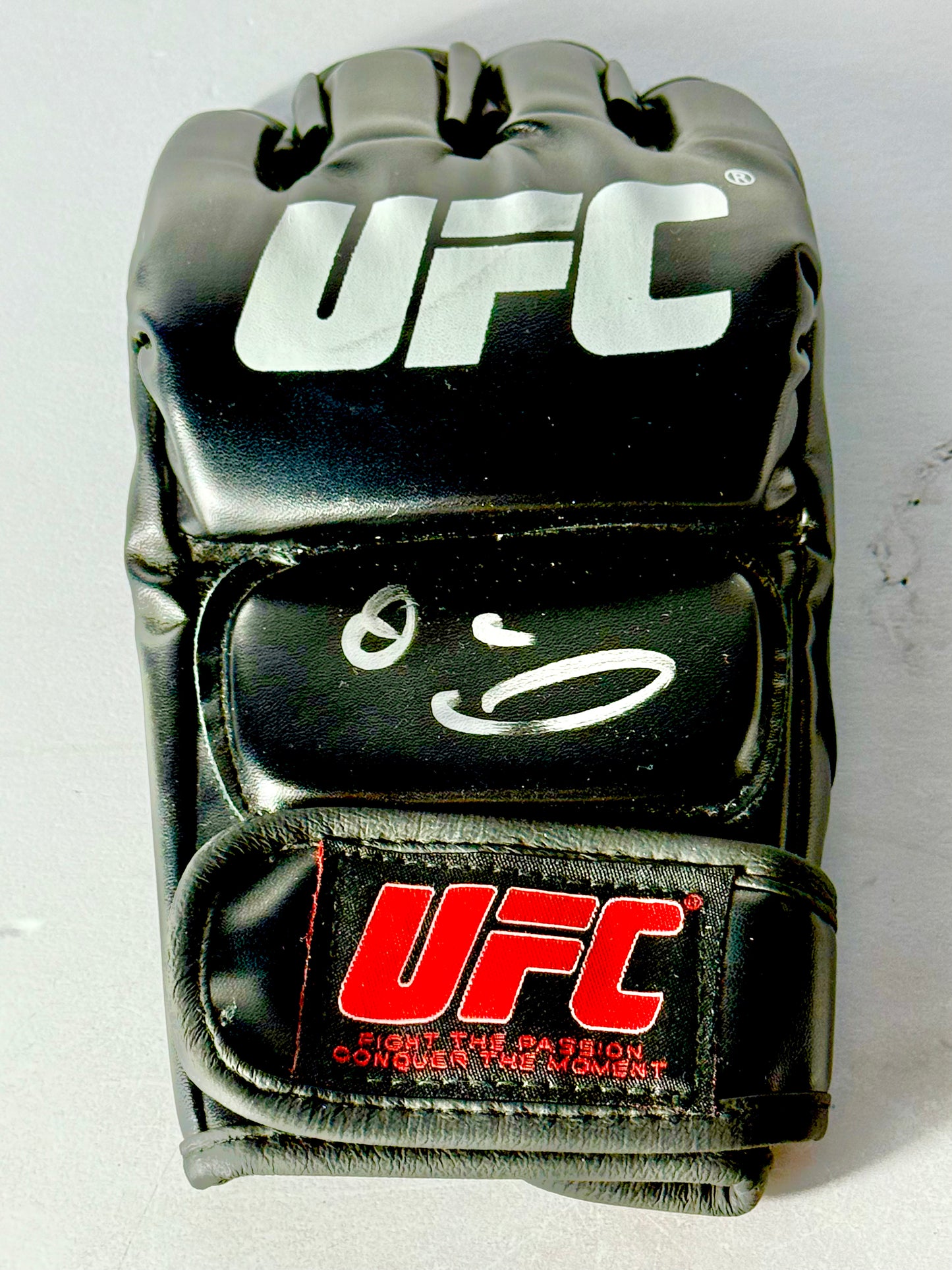 Dana White Signed UFC Glove Beckett Certified