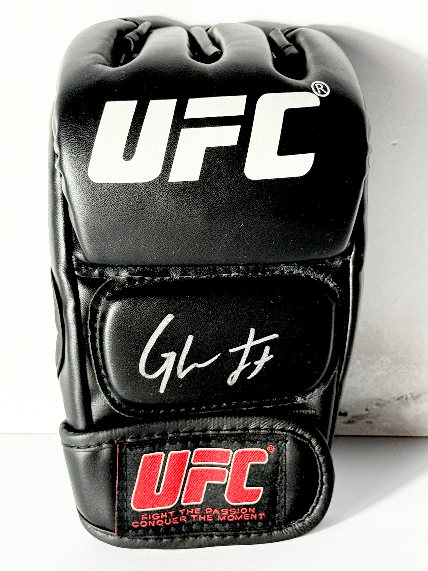 Glover Teixeira Signed UFC Glove Beckett Certified