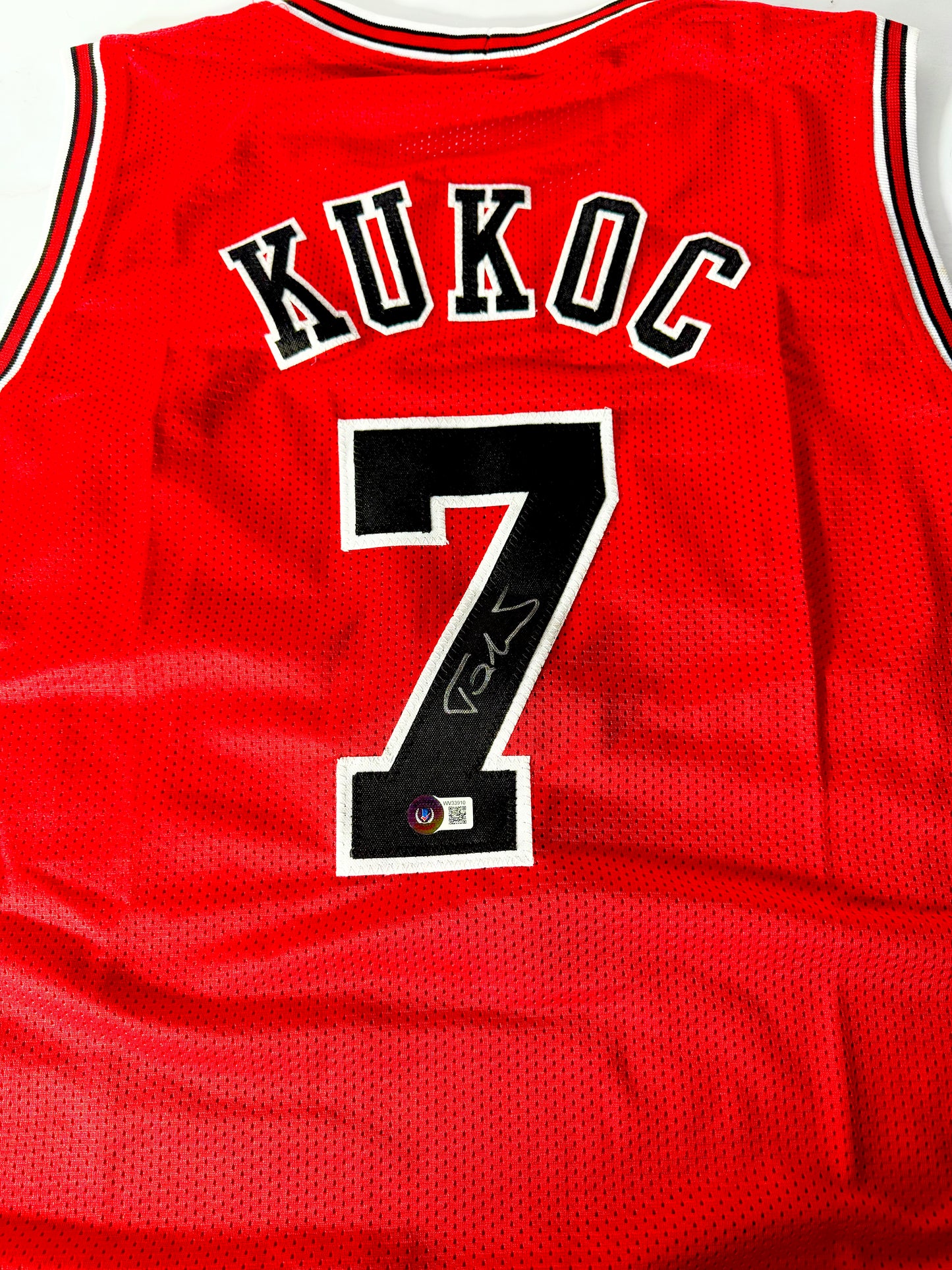 Tony Kukoc Signed Bulls Jersey Beckett Certified (stock photo)